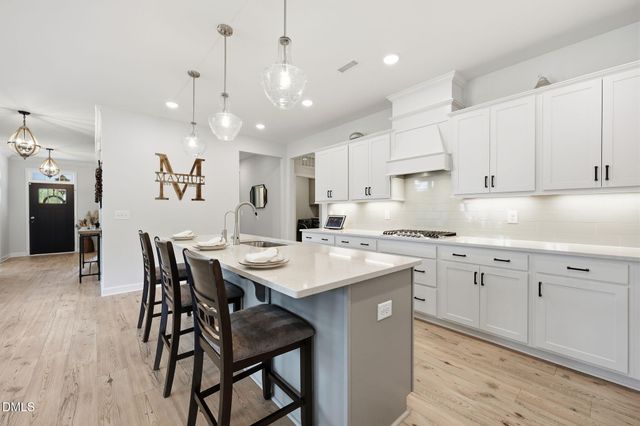 192 Castle Pond Way, Fuquay Varina, NC 27526