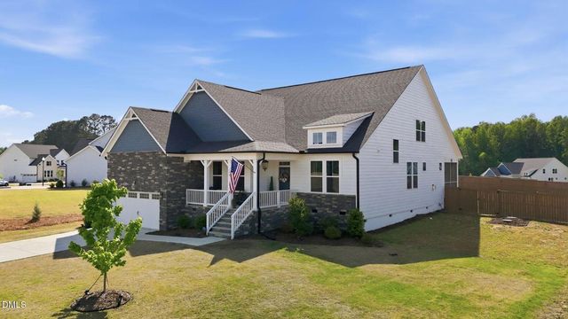 192 Castle Pond Way, Fuquay Varina, NC 27526