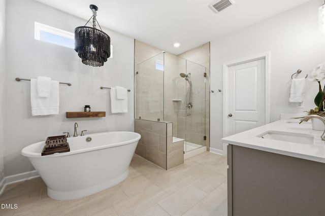 192 Castle Pond Way, Fuquay Varina, NC 27526