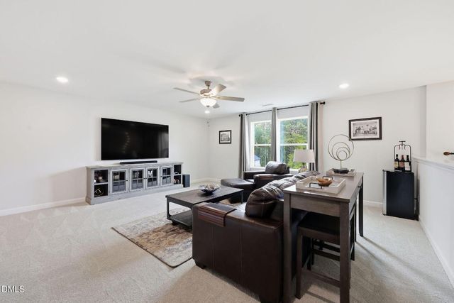 192 Castle Pond Way, Fuquay Varina, NC 27526