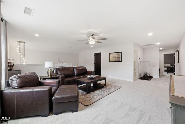 192 Castle Pond Way, Fuquay Varina, NC 27526