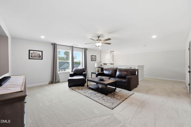 192 Castle Pond Way, Fuquay Varina, NC 27526