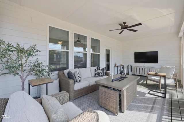 192 Castle Pond Way, Fuquay Varina, NC 27526