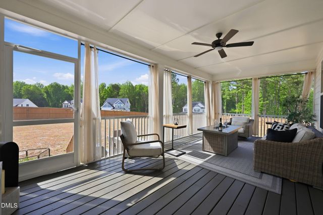 192 Castle Pond Way, Fuquay Varina, NC 27526