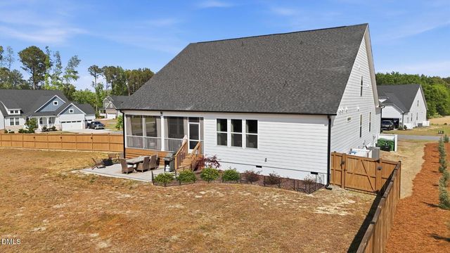 192 Castle Pond Way, Fuquay Varina, NC 27526