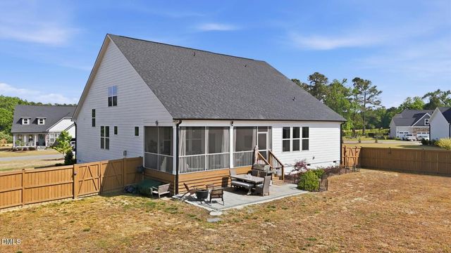 192 Castle Pond Way, Fuquay Varina, NC 27526
