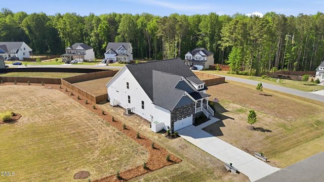 192 Castle Pond Way, Fuquay Varina, NC 27526