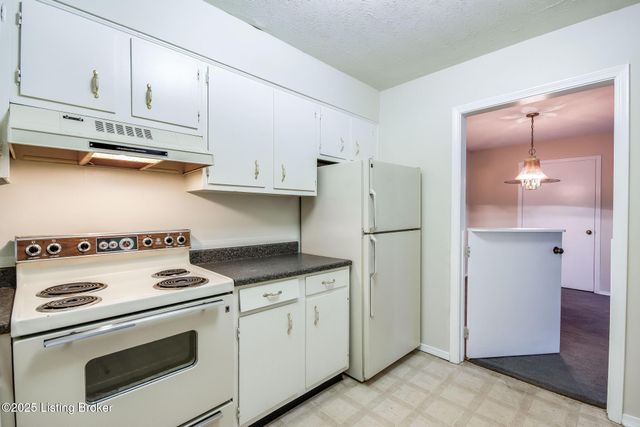 8133 Lake Ave B9, Louisville, KY 40222