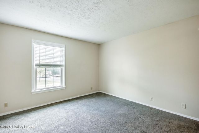 8133 Lake Ave B9, Louisville, KY 40222