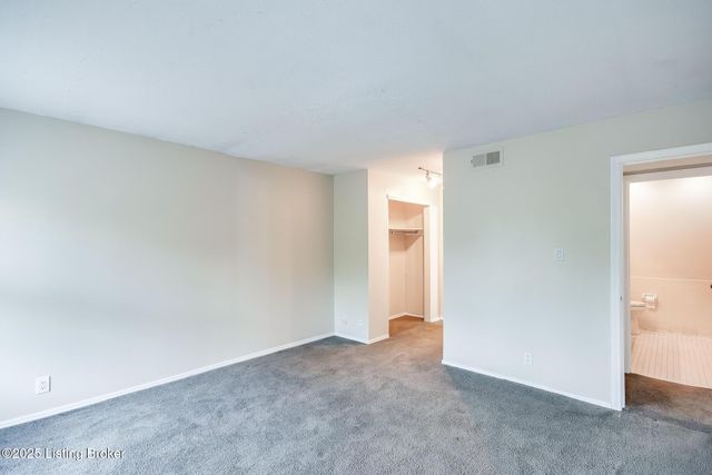 8133 Lake Ave B9, Louisville, KY 40222