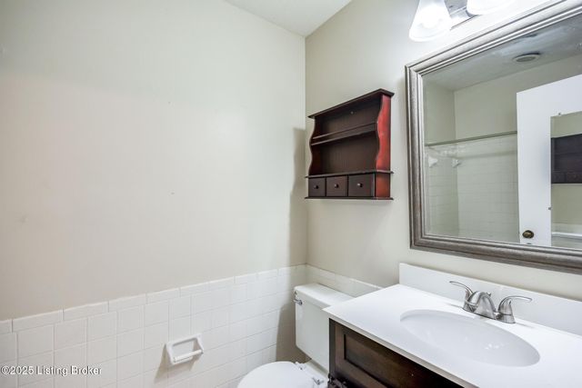 8133 Lake Ave B9, Louisville, KY 40222