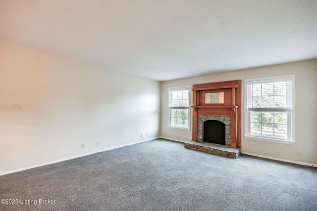 8133 Lake Ave B9, Louisville, KY 40222