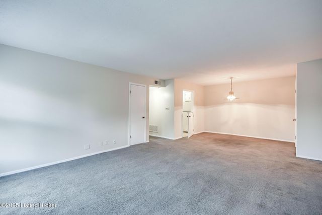 8133 Lake Ave B9, Louisville, KY 40222