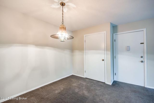 8133 Lake Ave B9, Louisville, KY 40222