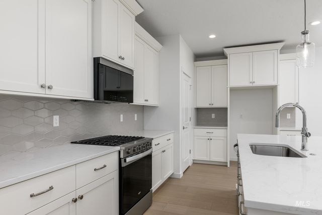 2040 W Blue Lightning St, Middleton, ID 83644