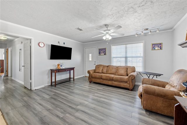 1407 West 6th Street, Caldwell, TX 77836