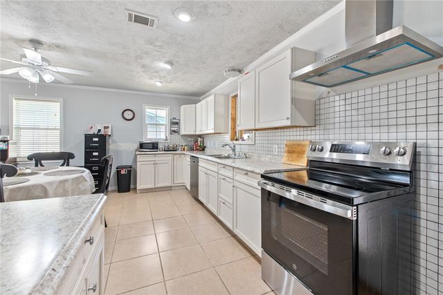 1407 West 6th Street, Caldwell, TX 77836