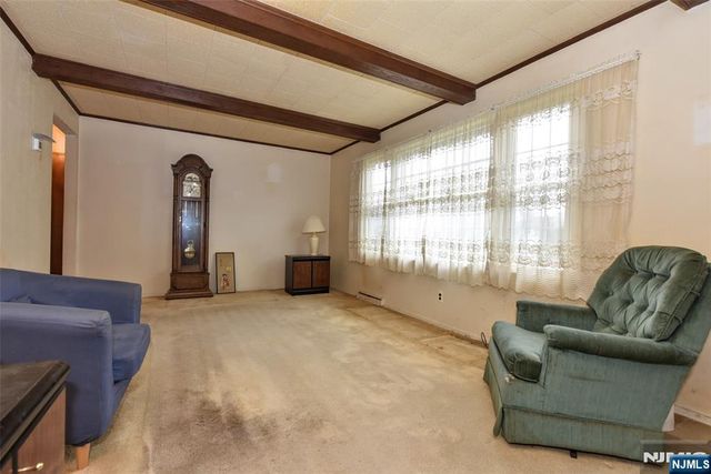 61 Mackay Avenue, Waldwick, NJ 07463