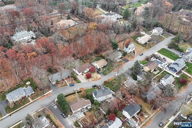 61 Mackay Avenue, Waldwick, NJ 07463