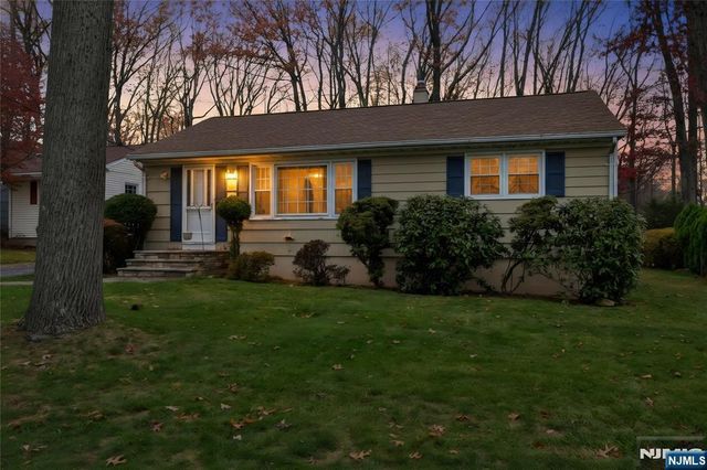 61 Mackay Avenue, Waldwick, NJ 07463