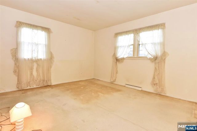 61 Mackay Avenue, Waldwick, NJ 07463