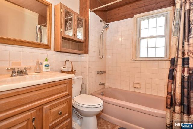 61 Mackay Avenue, Waldwick, NJ 07463