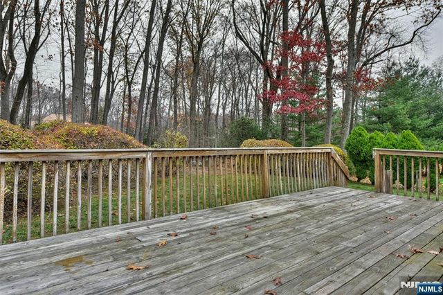 61 Mackay Avenue, Waldwick, NJ 07463