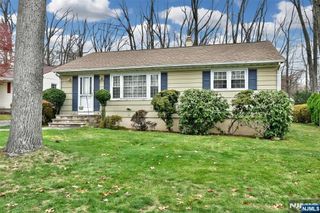 61 Mackay Avenue, Waldwick, NJ 07463
