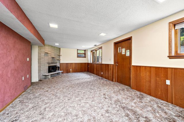 1125 Oakview Lane N, Plymouth, MN 55441