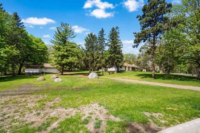 1125 Oakview Lane N, Plymouth, MN 55441