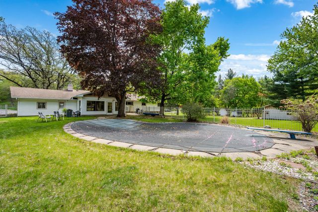 1125 Oakview Lane N, Plymouth, MN 55441