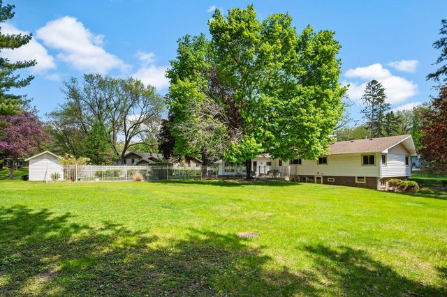 1125 Oakview Lane N, Plymouth, MN 55441