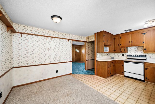 1125 Oakview Lane N, Plymouth, MN 55441