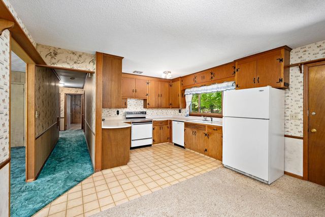 1125 Oakview Lane N, Plymouth, MN 55441