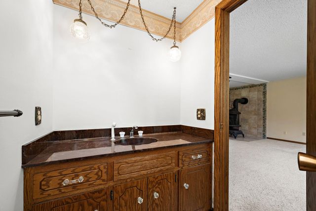 1125 Oakview Lane N, Plymouth, MN 55441