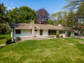 1125 Oakview Lane N, Plymouth, MN 55441