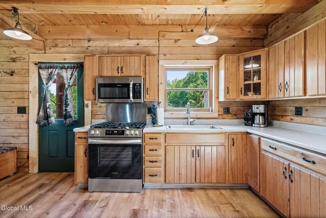 1091 Goldfoot Road, Glenville, NY 12302