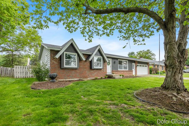 4161 Kings Row Court NW, Grand Rapids, MI 49534