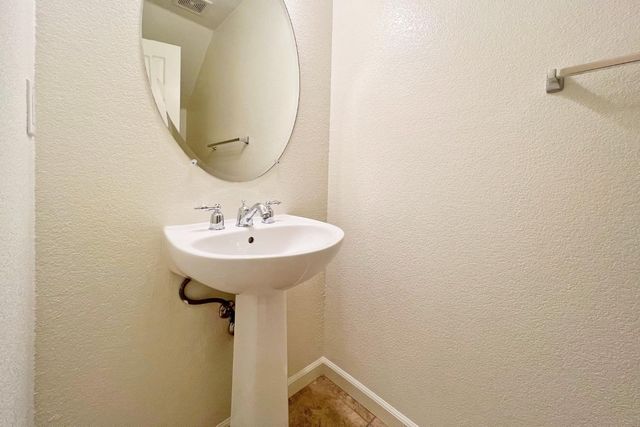 247 Dragonfly Cir, Sacramento, CA 95834