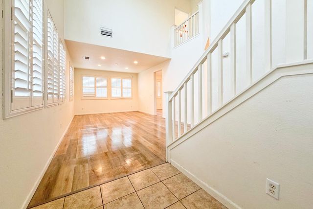 247 Dragonfly Cir, Sacramento, CA 95834