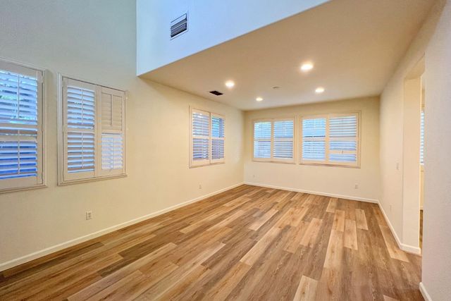 247 Dragonfly Cir, Sacramento, CA 95834