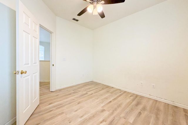 247 Dragonfly Cir, Sacramento, CA 95834