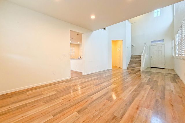 247 Dragonfly Cir, Sacramento, CA 95834