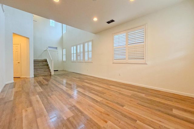 247 Dragonfly Cir, Sacramento, CA 95834