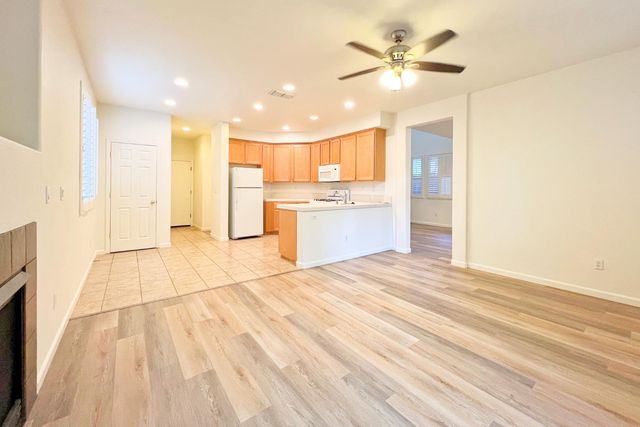 247 Dragonfly Cir, Sacramento, CA 95834