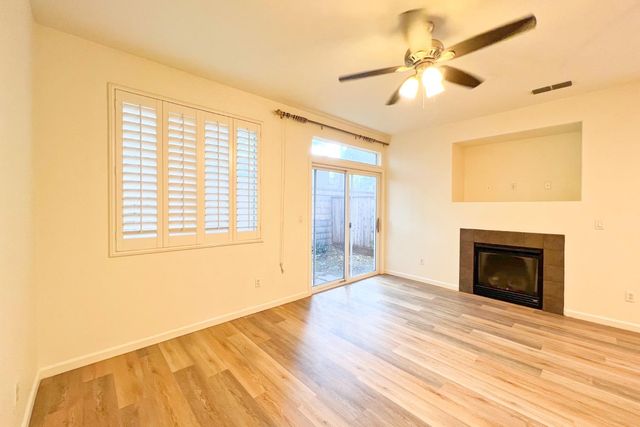 247 Dragonfly Cir, Sacramento, CA 95834