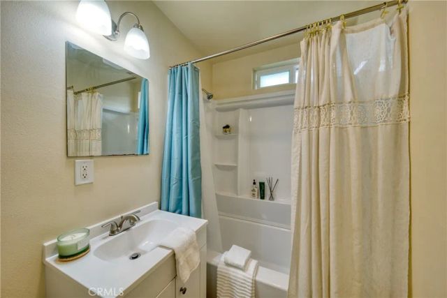 311 W Walnut Avenue, Monrovia, CA 91016