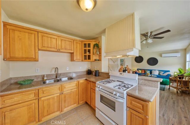 311 W Walnut Avenue, Monrovia, CA 91016