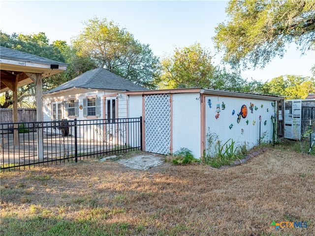 408 E Reuss Boulevard, Cuero, TX 77954