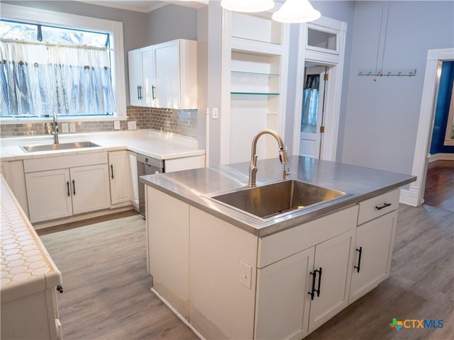 408 E Reuss Boulevard, Cuero, TX 77954